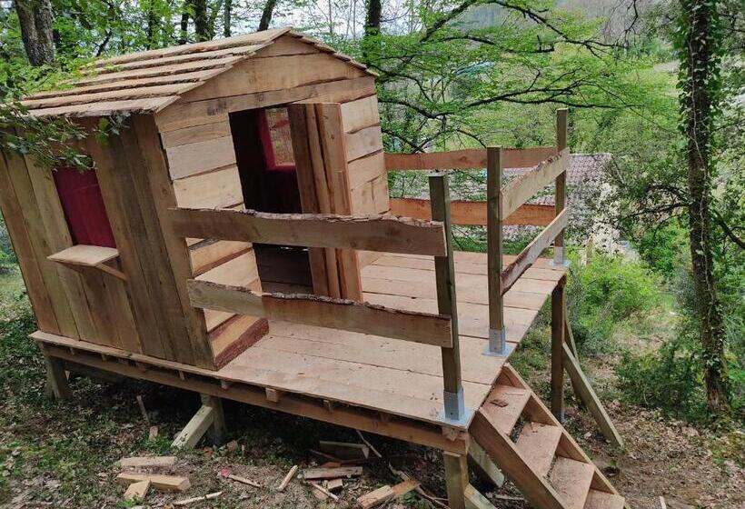 تختخواب و صبحانه La Maison De Tari