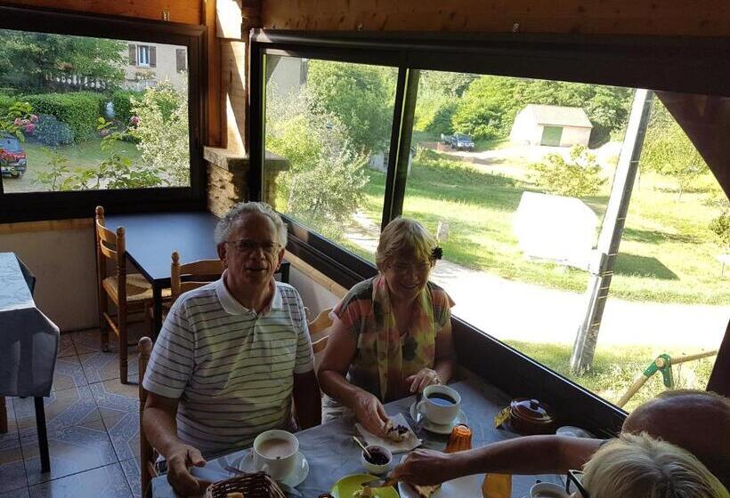 تختخواب و صبحانه La Maison De Tari