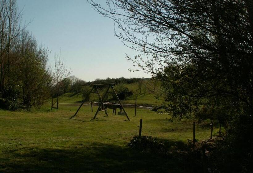 تختخواب و صبحانه La Trainelière