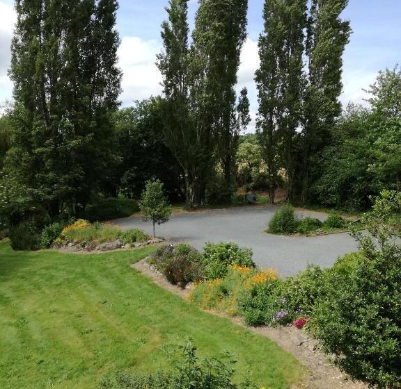 تختخواب و صبحانه La Trainelière