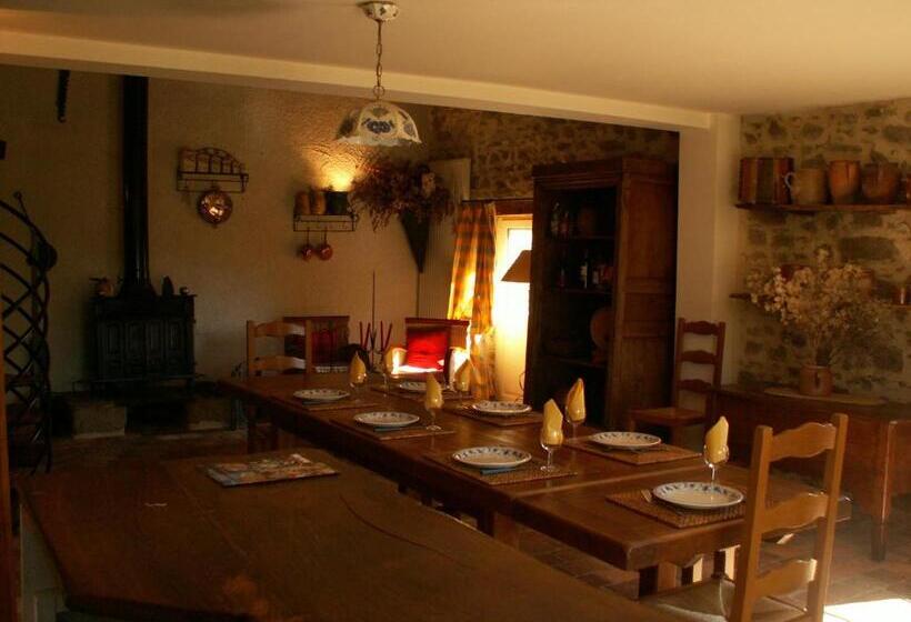 تختخواب و صبحانه La Trainelière