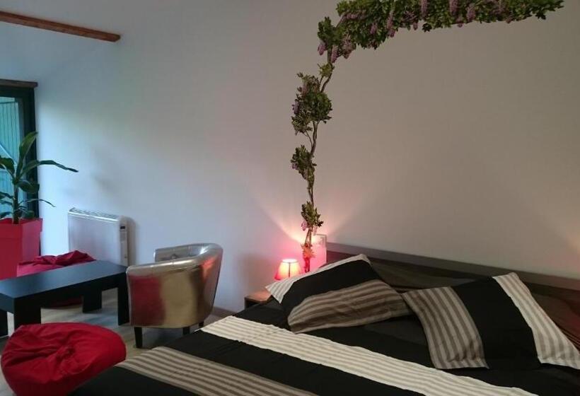 تختخواب و صبحانه La Trainelière