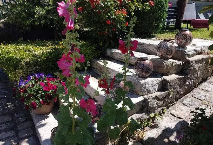 Aamiaismajoitus (B&B) Les Glycines