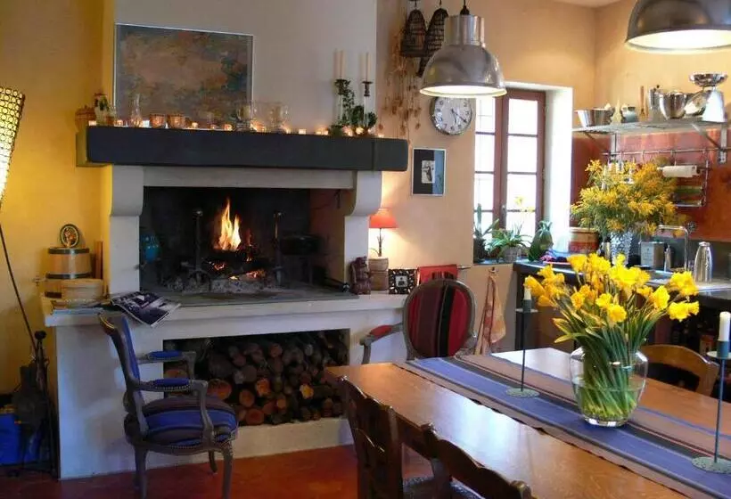 Aamiaismajoitus (B&B) Maison D'hôte La Tourette