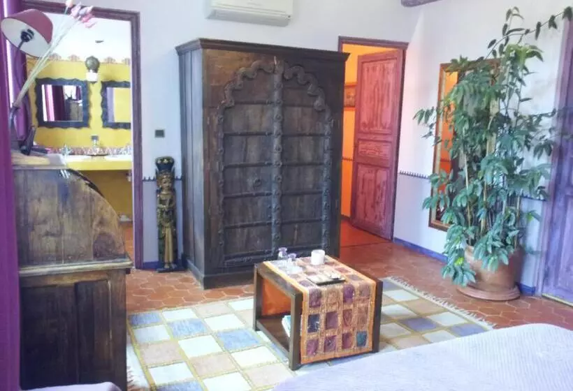 Aamiaismajoitus (B&B) Maison D'hôte La Tourette