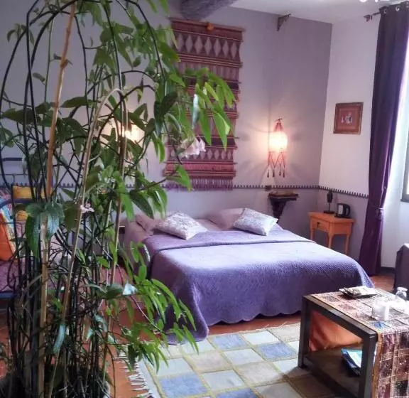 Aamiaismajoitus (B&B) Maison D'hôte La Tourette