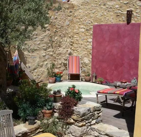 Aamiaismajoitus (B&B) Maison D'hôte La Tourette