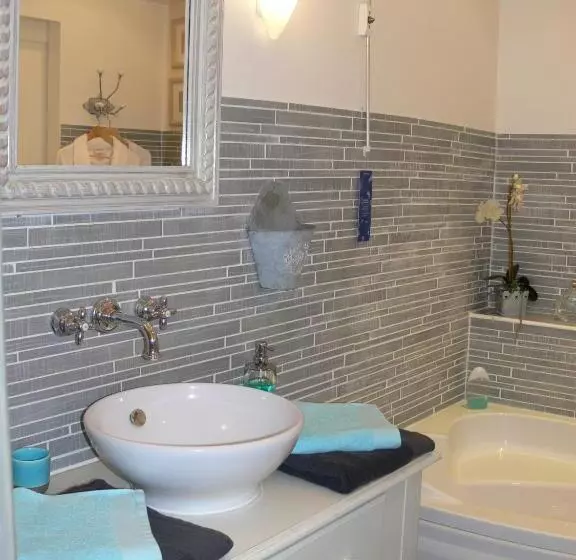 Aamiaismajoitus (B&B) Maison D'hôte La Tourette