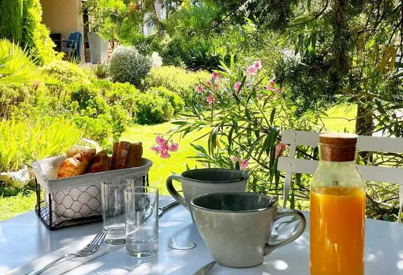 Aamiaismajoitus (B&B) Mas Des Marguerites