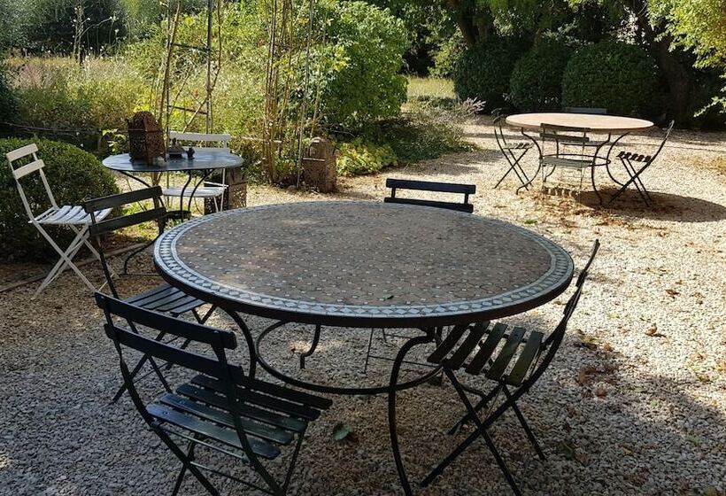 تختخواب و صبحانه Mas Du Caroubier Maison D Hotes