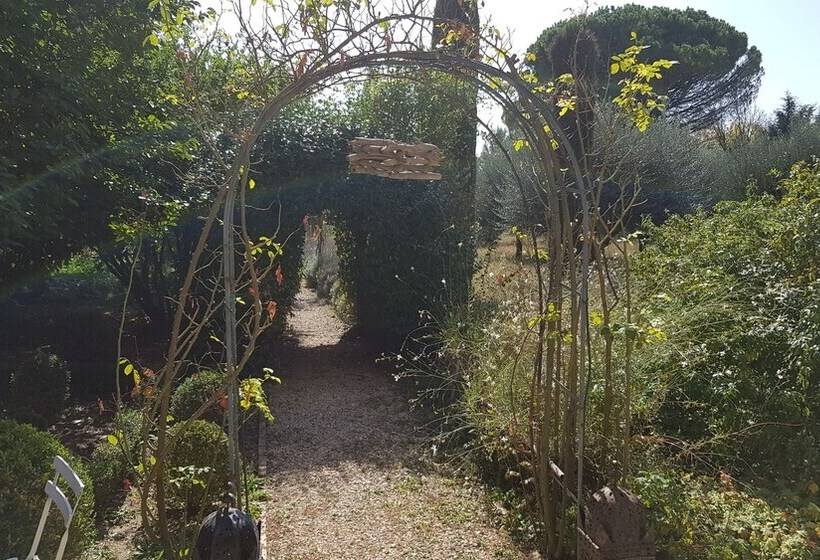 تختخواب و صبحانه Mas Du Caroubier Maison D Hotes