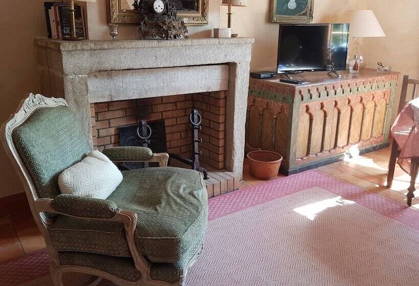 تختخواب و صبحانه Mas Du Caroubier Maison D Hotes