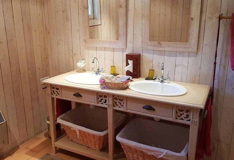 تختخواب و صبحانه Mas Du Caroubier Maison D Hotes