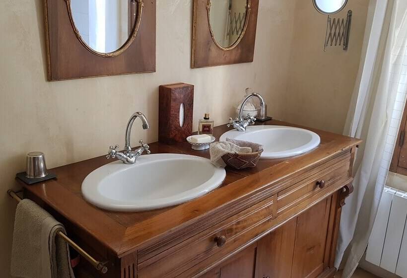 تختخواب و صبحانه Mas Du Caroubier Maison D Hotes