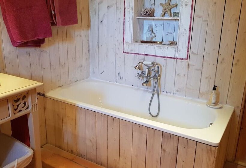 تختخواب و صبحانه Mas Du Caroubier Maison D Hotes