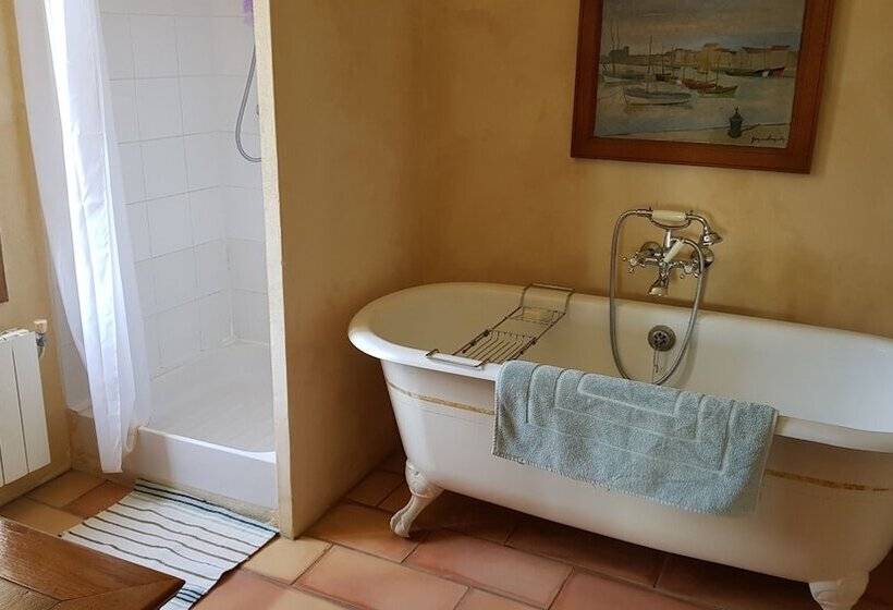 تختخواب و صبحانه Mas Du Caroubier Maison D Hotes