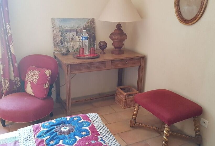 تختخواب و صبحانه Mas Du Caroubier Maison D Hotes