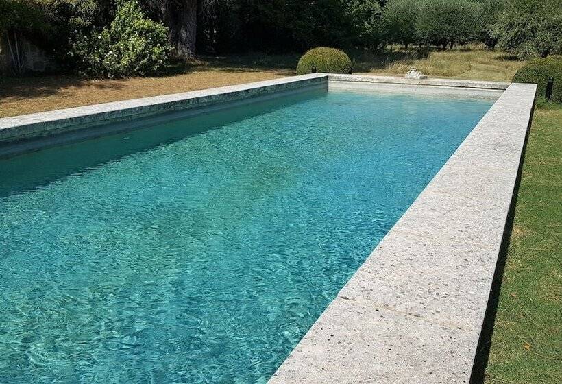 تختخواب و صبحانه Mas Du Caroubier Maison D Hotes