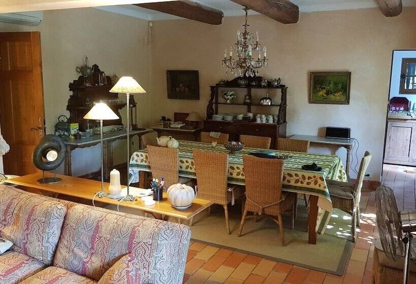 تختخواب و صبحانه Mas Du Caroubier Maison D Hotes