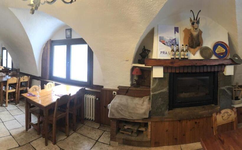 هتل Auberge De Pra Loup