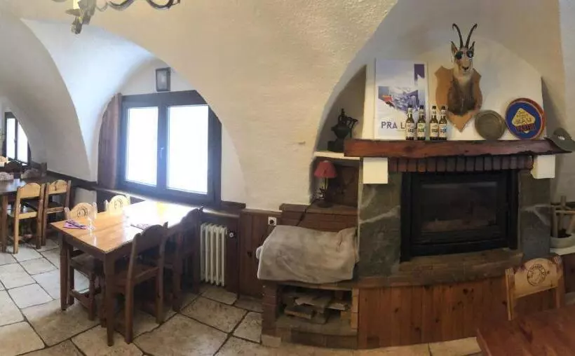 هتل Auberge De Pra Loup