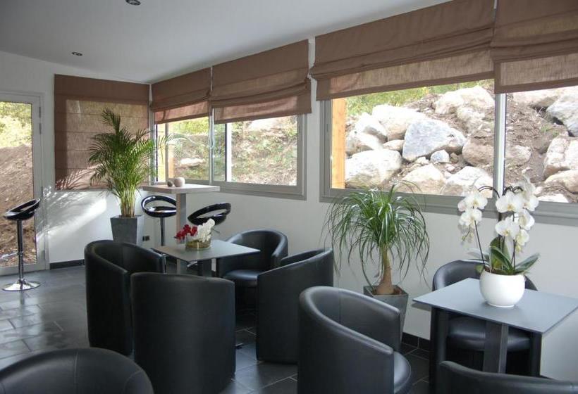 Отель Aux 500 Diables Eco Lodge