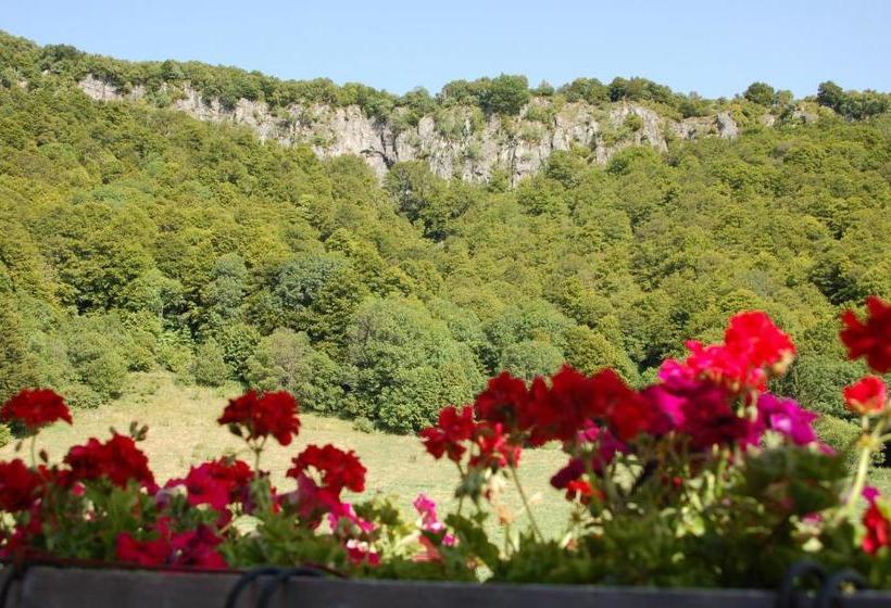 Отель Aux 500 Diables Eco Lodge