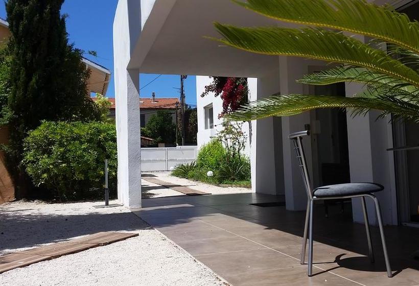 Отель Le Synaya