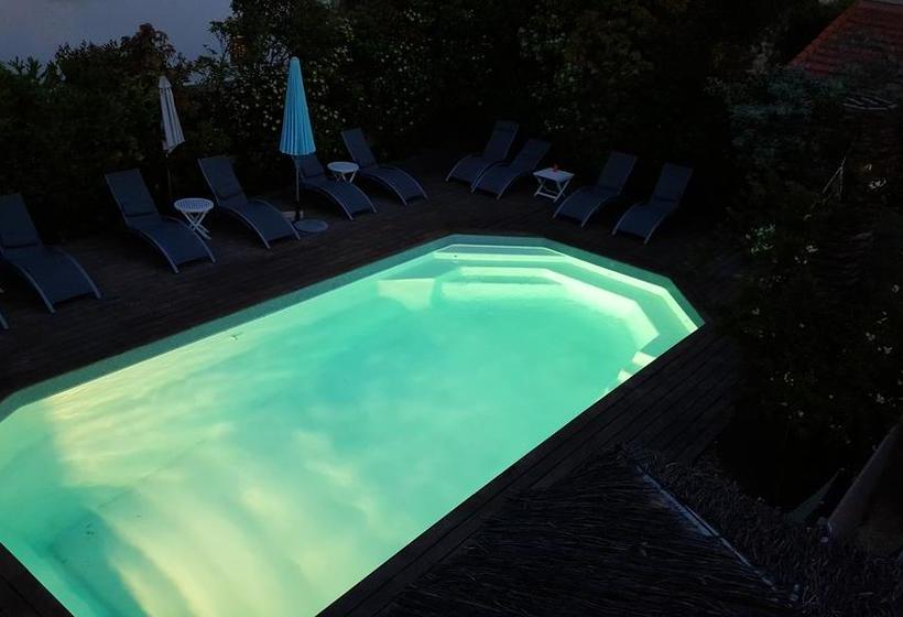 Отель Le Synaya