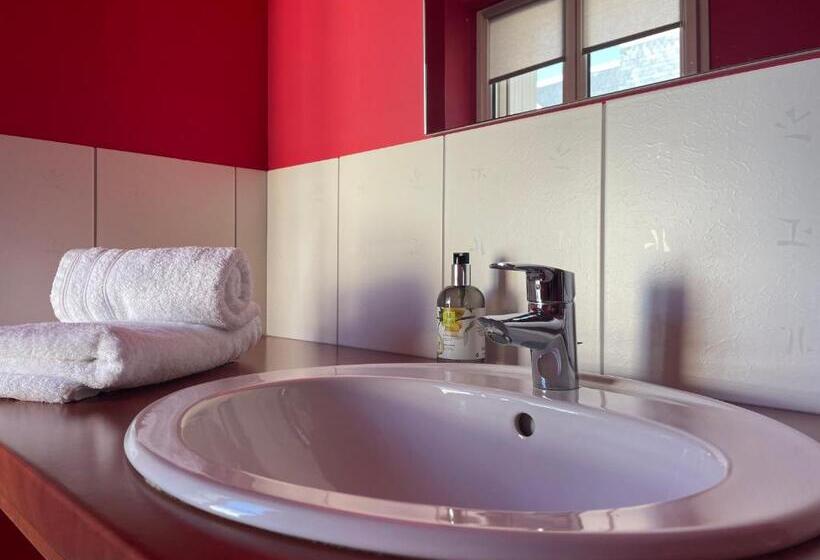 Logis Hotel Castel De Mirambel