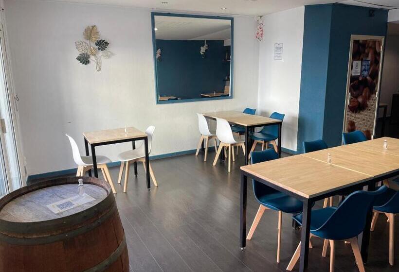 Logis Hotel Castel De Mirambel