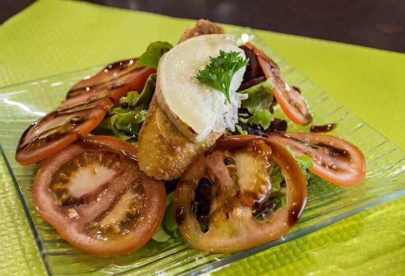 Logis Hotel Castel De Mirambel