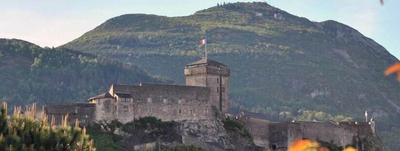 Logis Hotel Castel De Mirambel