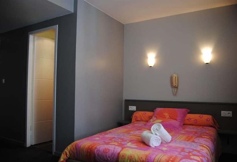 Logis Hotel Castel De Mirambel