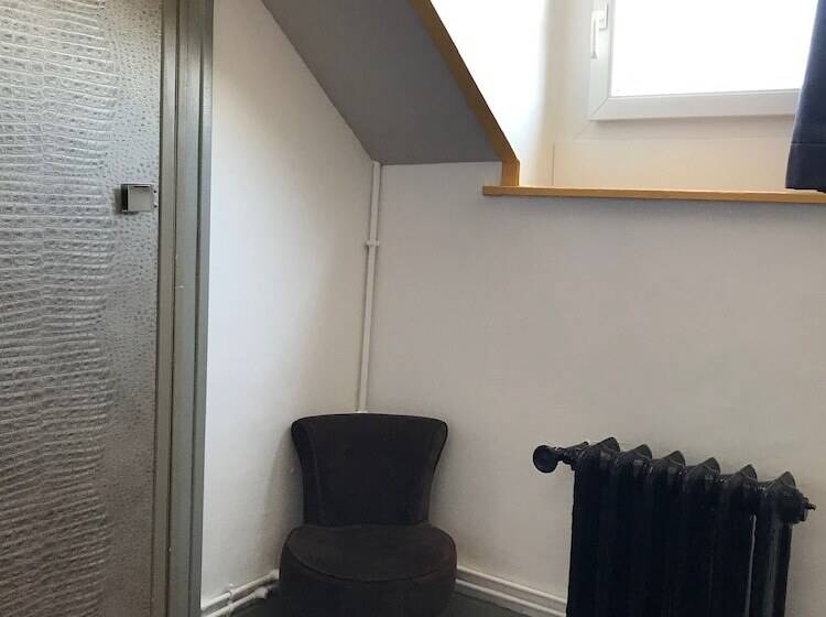 تختخواب و صبحانه Abri Du Passant