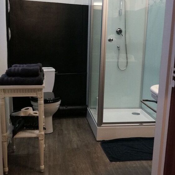 تختخواب و صبحانه Abri Du Passant