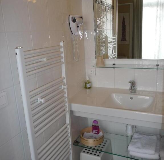 تختخواب و صبحانه Au Troubadour