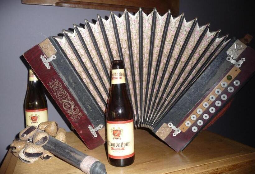 تختخواب و صبحانه Au Troubadour