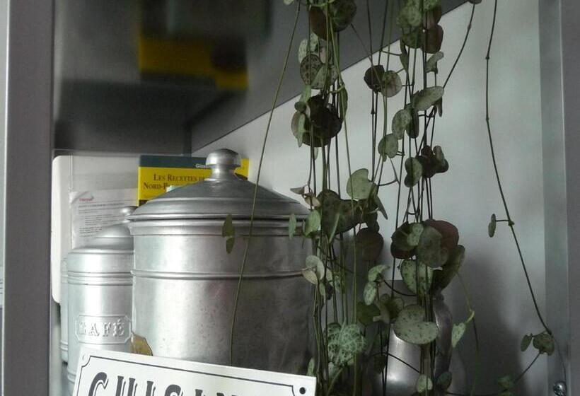 تختخواب و صبحانه Au Troubadour