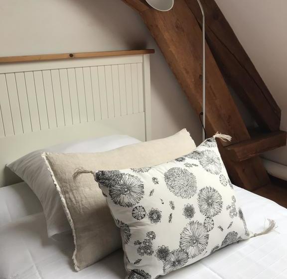 مبيت وإفطار Le Clos Poulain Petits Gîtes De Charme Et Chambres D Hôtes Familiales Au Calme Proche Bayeux Et Des