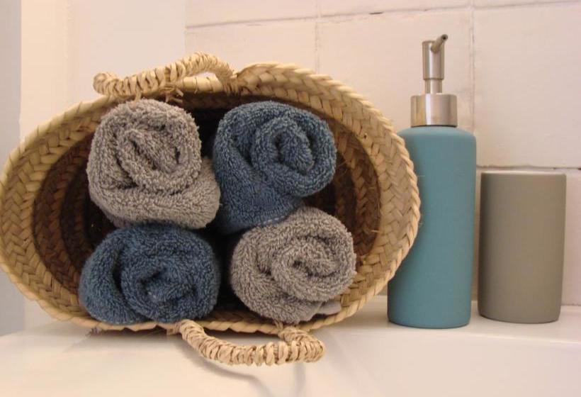 مبيت وإفطار Le Clos Poulain Petits Gîtes De Charme Et Chambres D Hôtes Familiales Au Calme Proche Bayeux Et Des