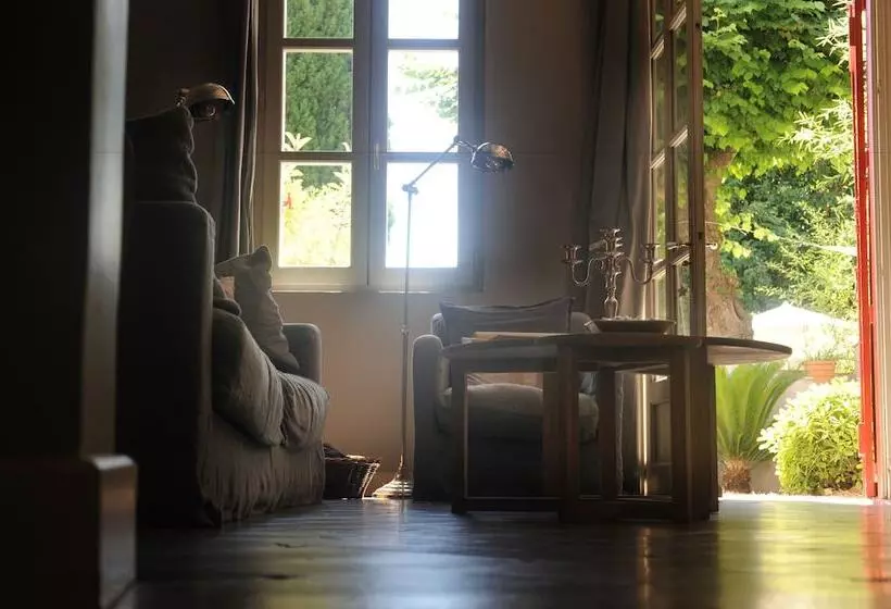 تختخواب و صبحانه Les Chambres D'andrea