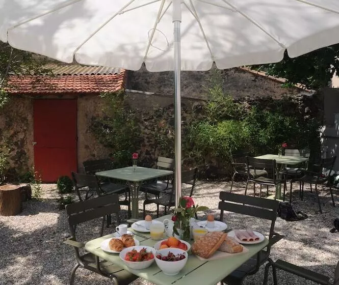 تختخواب و صبحانه Les Chambres D'andrea