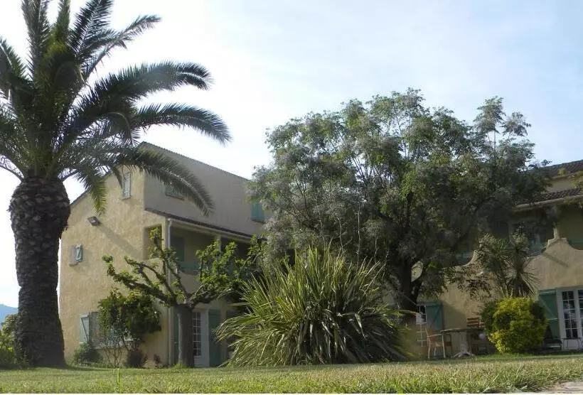 هتل Auberge Les Oliviers