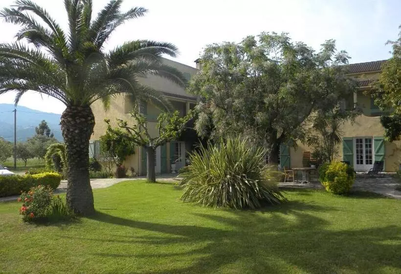 هتل Auberge Les Oliviers