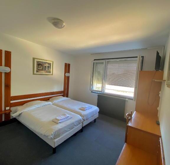 בית מלון כפרי Du Centre Lucé Chartres