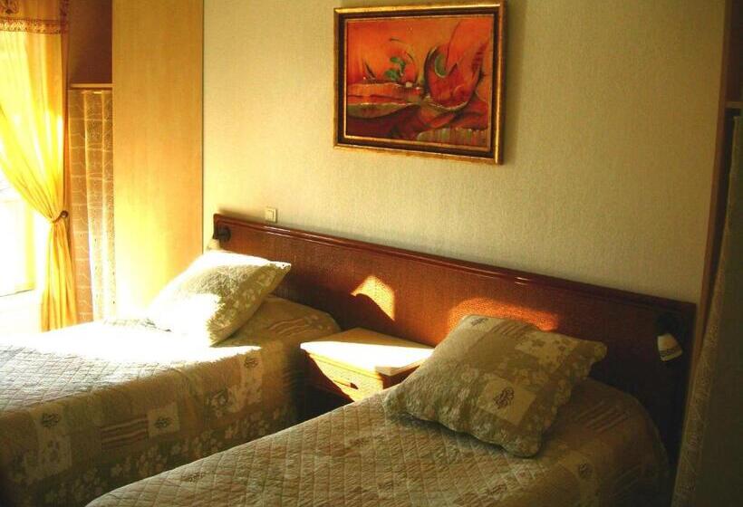 ホテル Hôtel De La Madeleine à Tornac