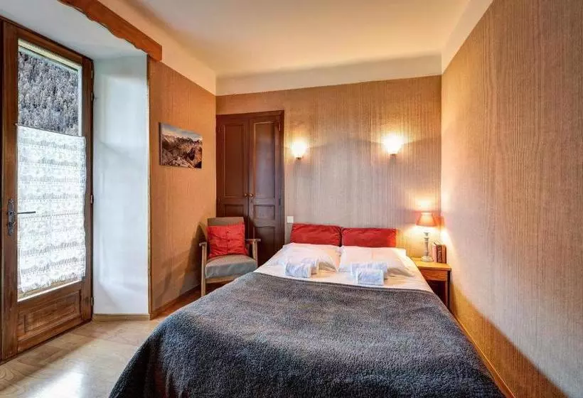 Hotelli Hôtel Restaurant Gîtes Les 5 Saisons