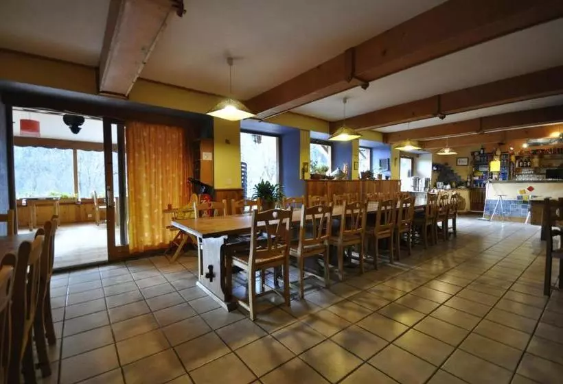 Hotelli Hôtel Restaurant Gîtes Les 5 Saisons