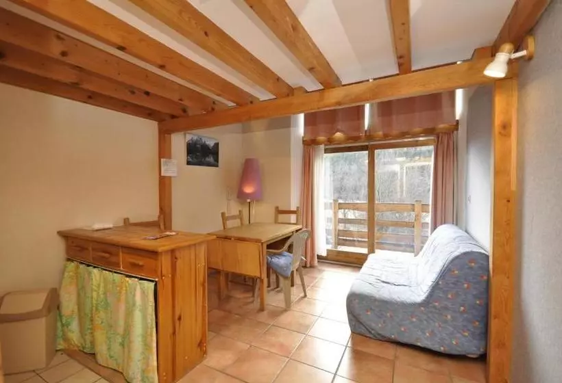 Hotelli Hôtel Restaurant Gîtes Les 5 Saisons